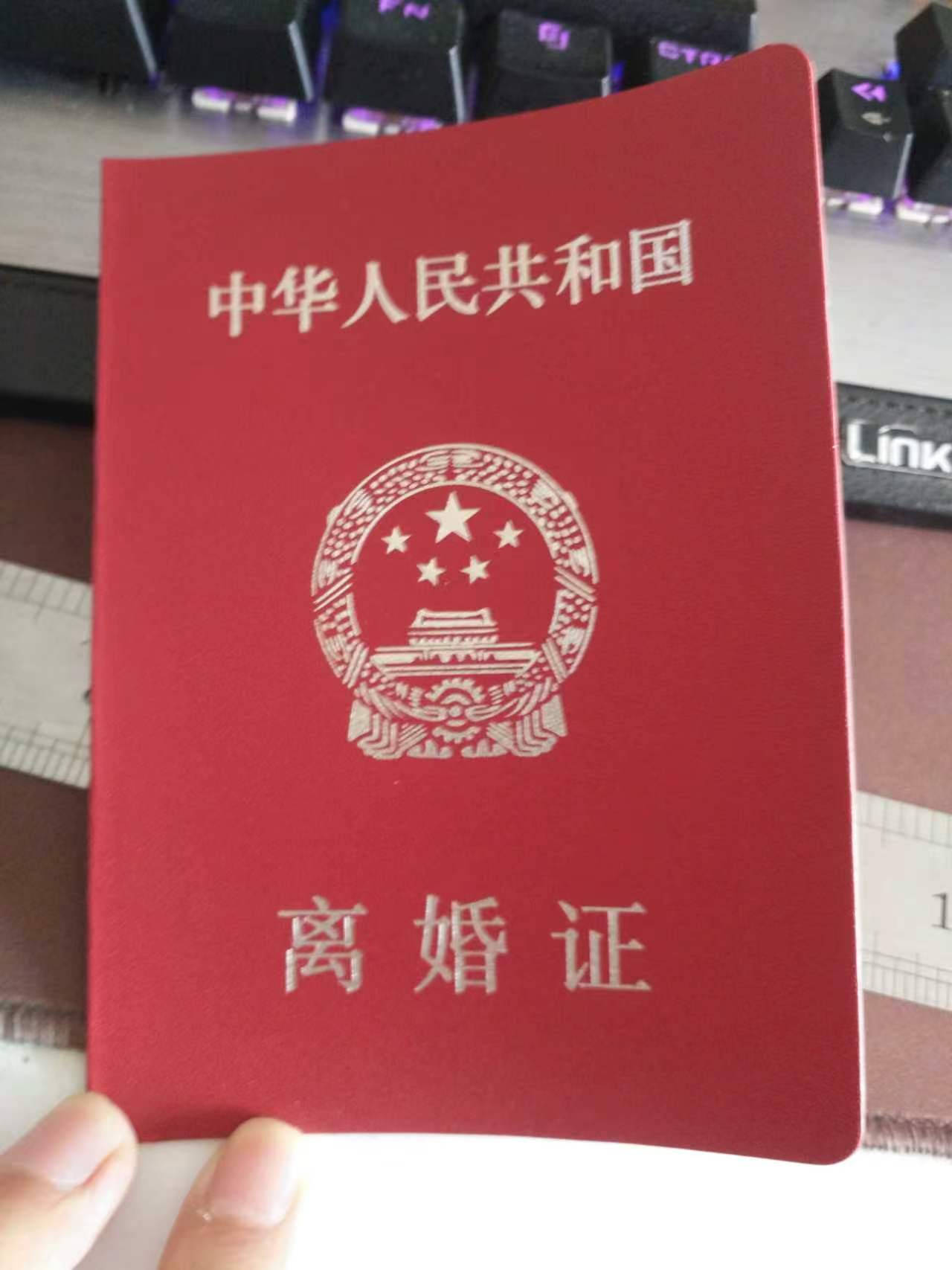 成都证件制作5个历史切片：从街边小广告到数字化车间的20年